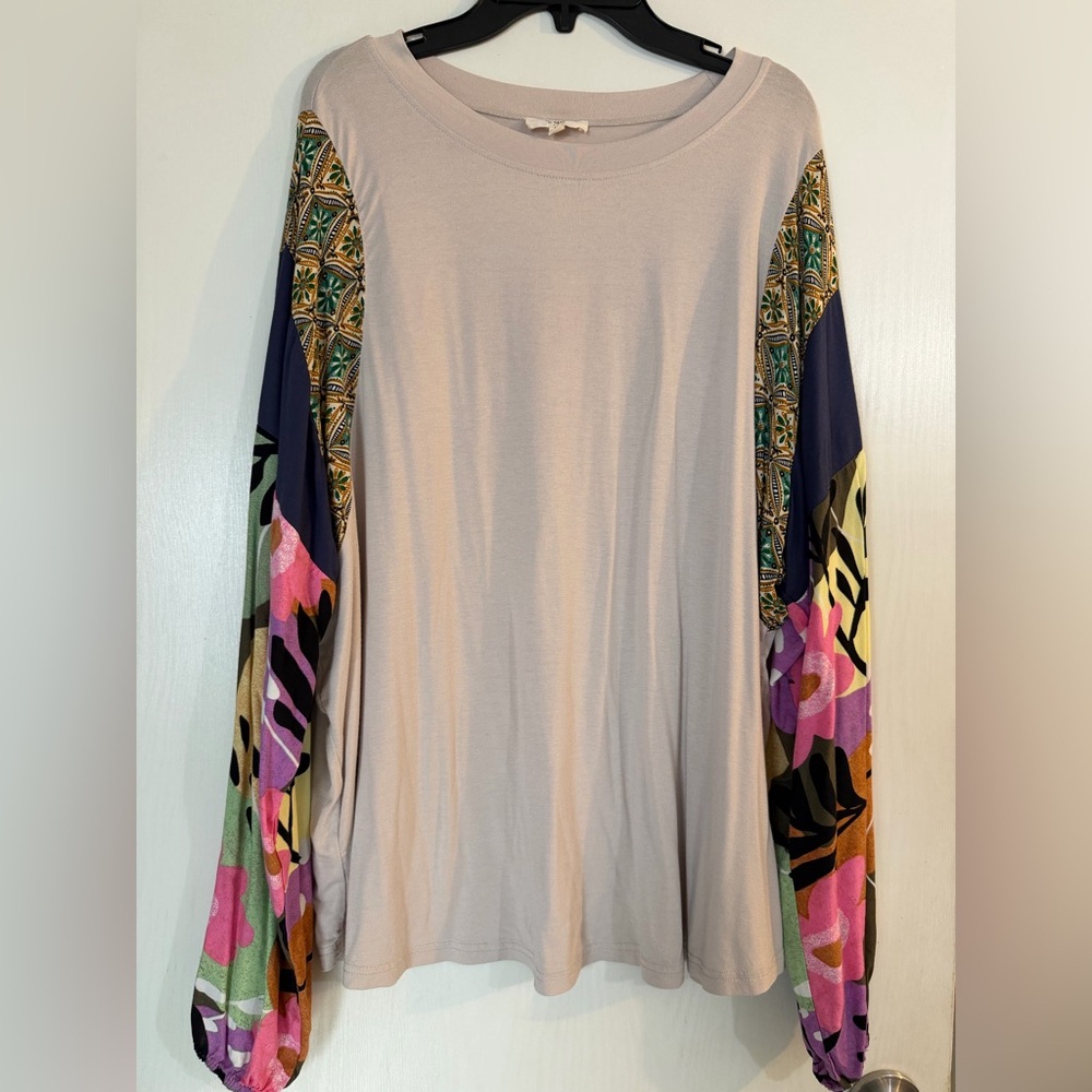 Easel Neutral Taupe Crewneck Tee